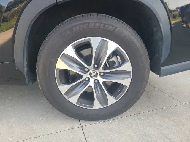 Used 2024 Toyota Highlander XLE image 11