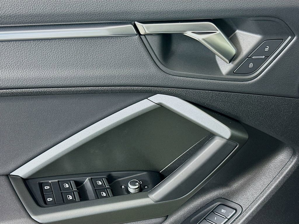 Used 2025 Audi Q3 2.0T Premium Plus w/ Premium Plus Package image 17