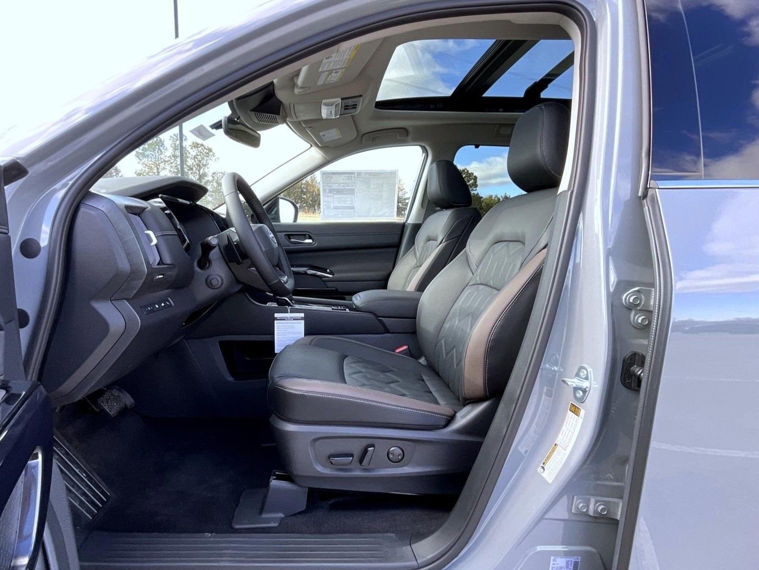 New 2026 Nissan Pathfinder Platinum AWD/4WD image 10