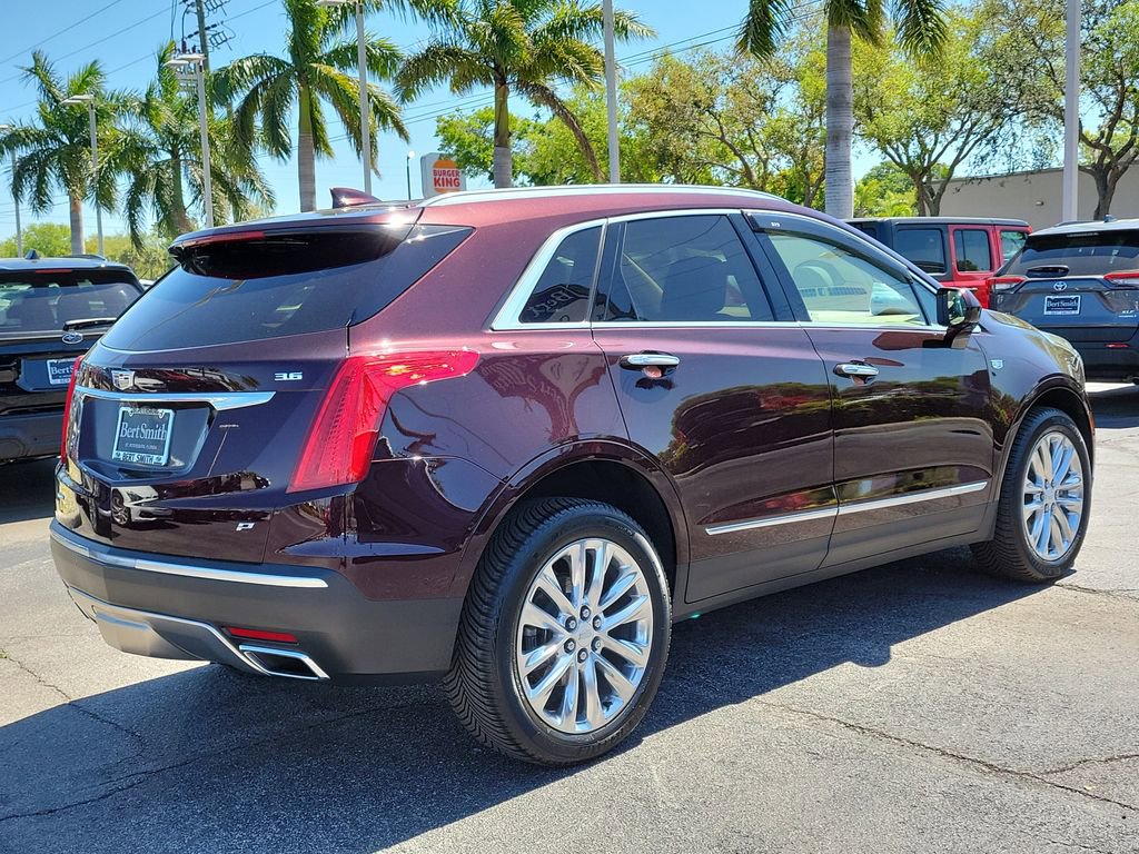 Used 2017 Cadillac XT5 Platinum w/ Driver Assist Package image 3