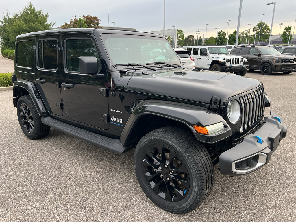 Used 2023 Jeep Wrangler Sahara w/ Cold Weather Group AWD/4WD image 9