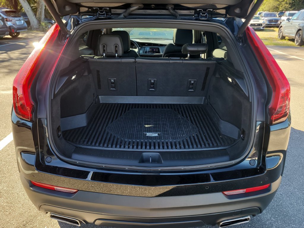 Used 2023 Cadillac XT4 Luxury w/ Cold Weather Package AWD/4WD image 8