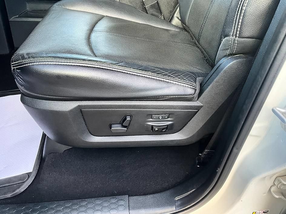 Used 2018 RAM 1500 Laramie w/ Convenience Group AWD/4WD image 17