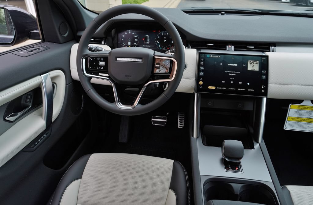 New 2026 Land Rover Discovery Sport Landmark AWD/4WD image 14