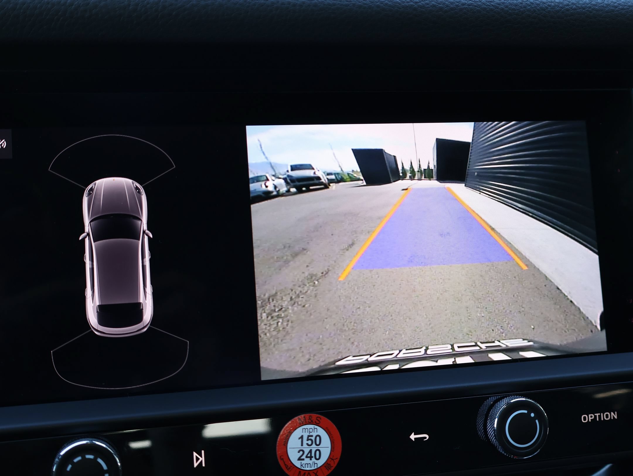 Certified 2024 Porsche Macan AWD/4WD image 26