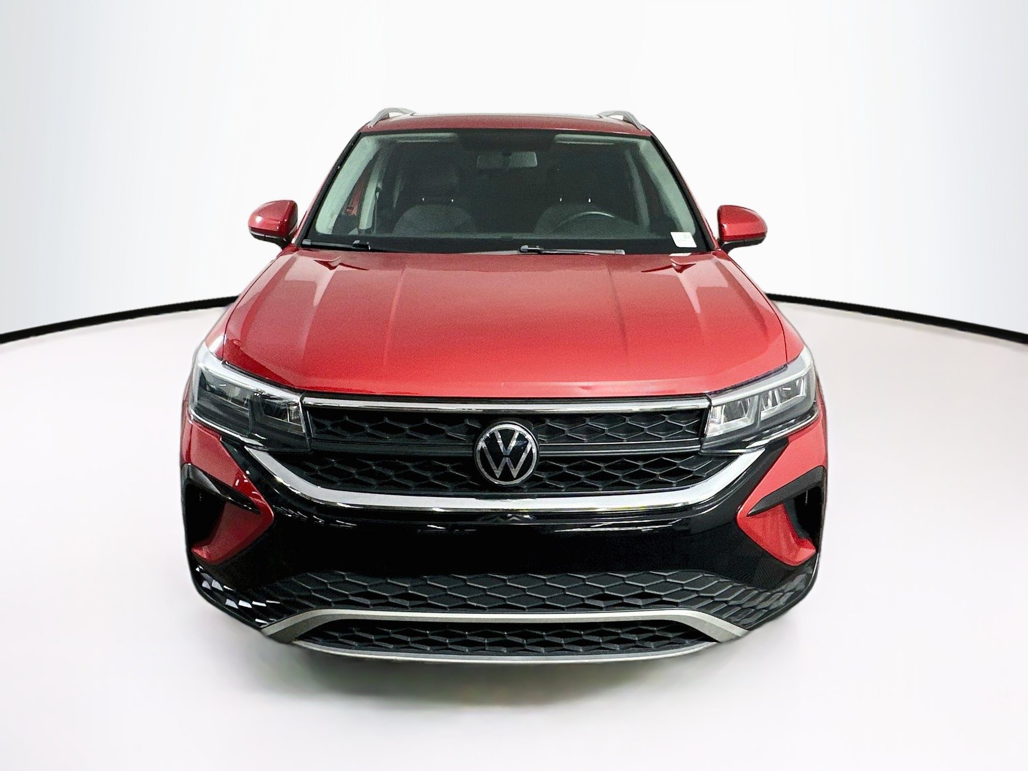 Used 2022 Volkswagen Taos SE w/ Panoramic Sunroof Package FWD image 2