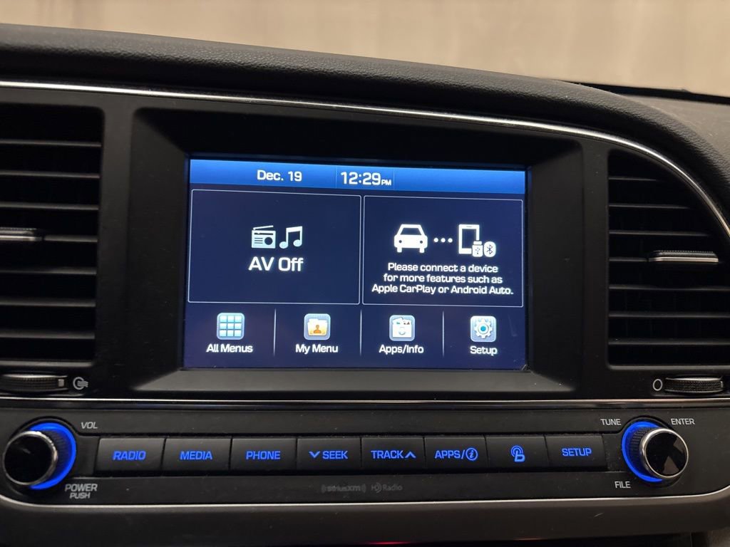 Used 2017 Hyundai Elantra Limited image 18