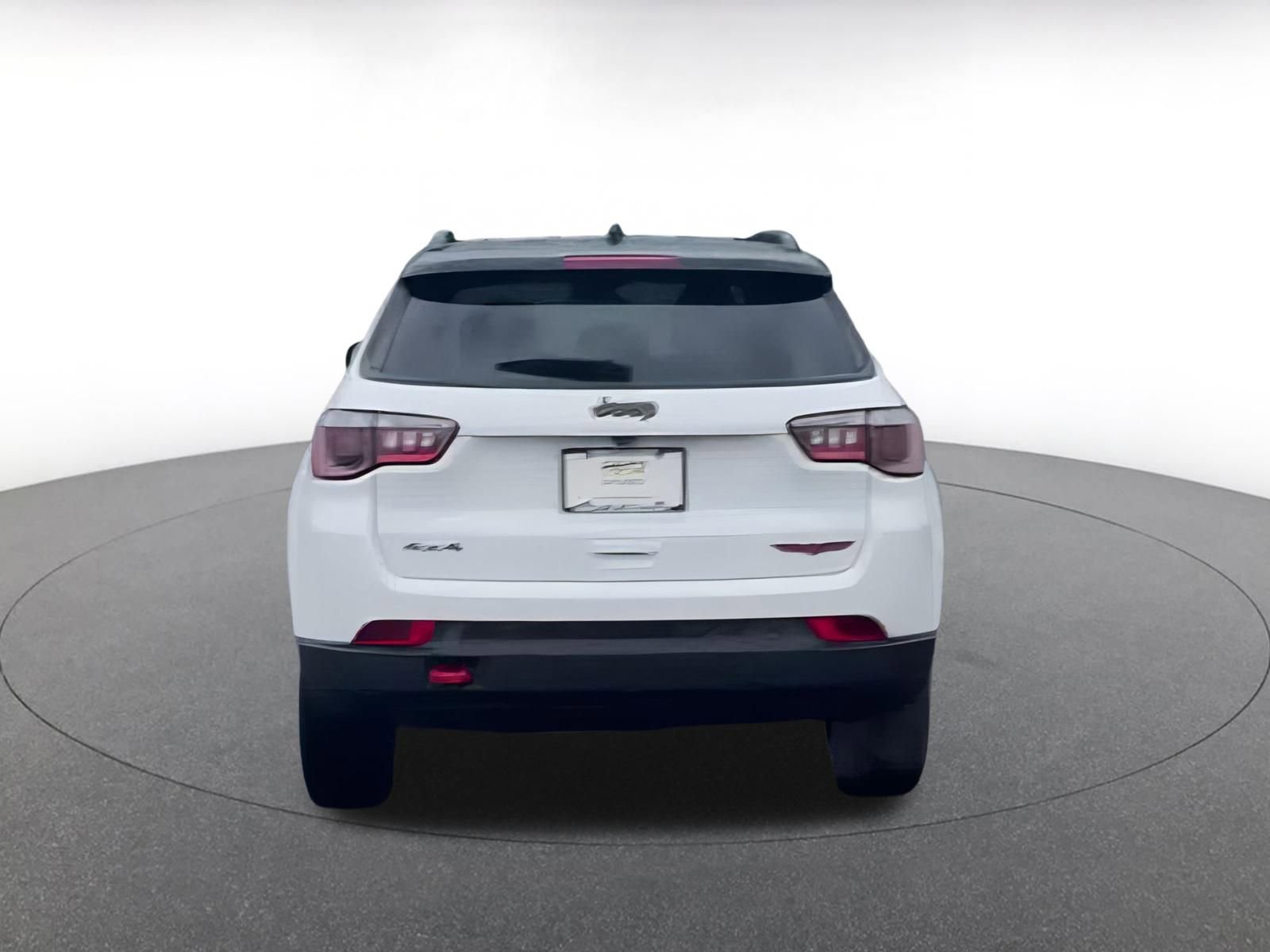 Used 2025 Jeep Compass Trailhawk image 12