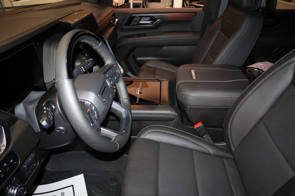 Used 2025 GMC Yukon XL Denali w/ Denali Reserve Package AWD/4WD image 13