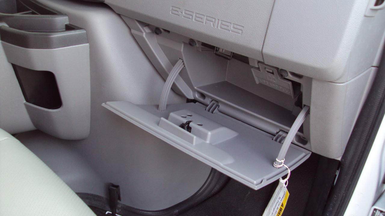 Used 2014 Ford E-250 and Econoline 250 Extended w/ Power Group RWD image 24