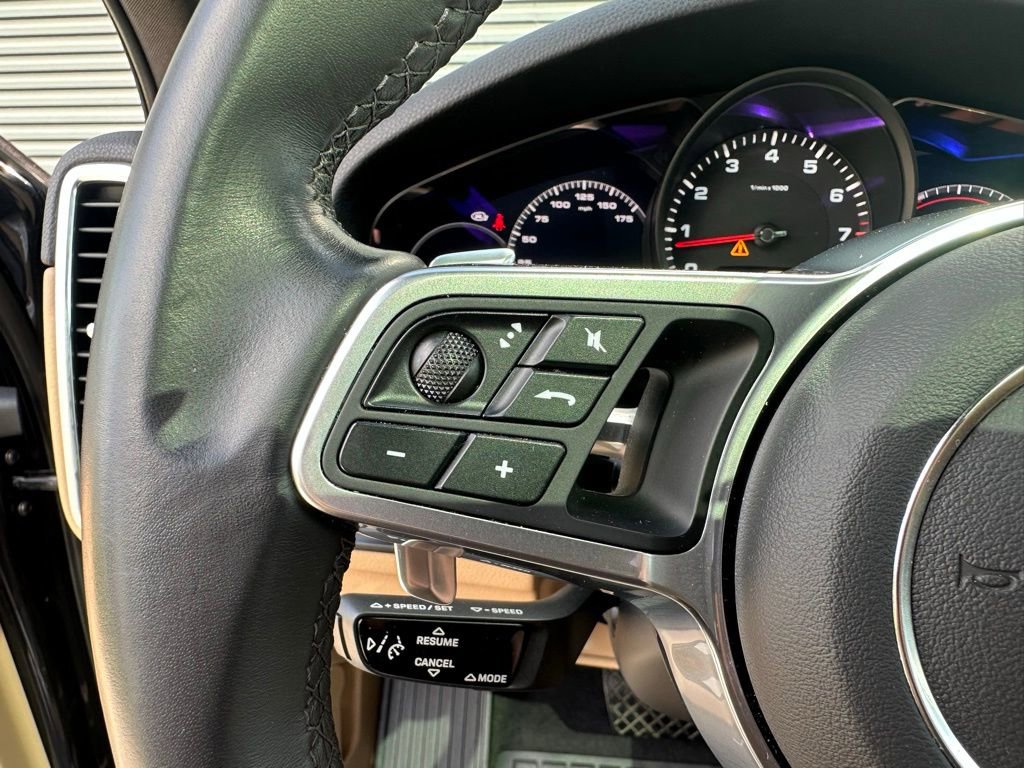 Certified 2023 Porsche Cayenne Platinum Edition image 17