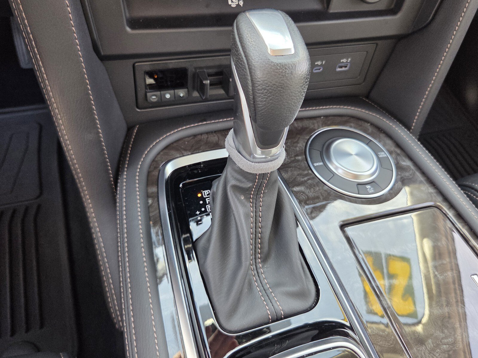 Used 2024 Nissan Armada Platinum w/ Captain's Chairs Package RWD image 30