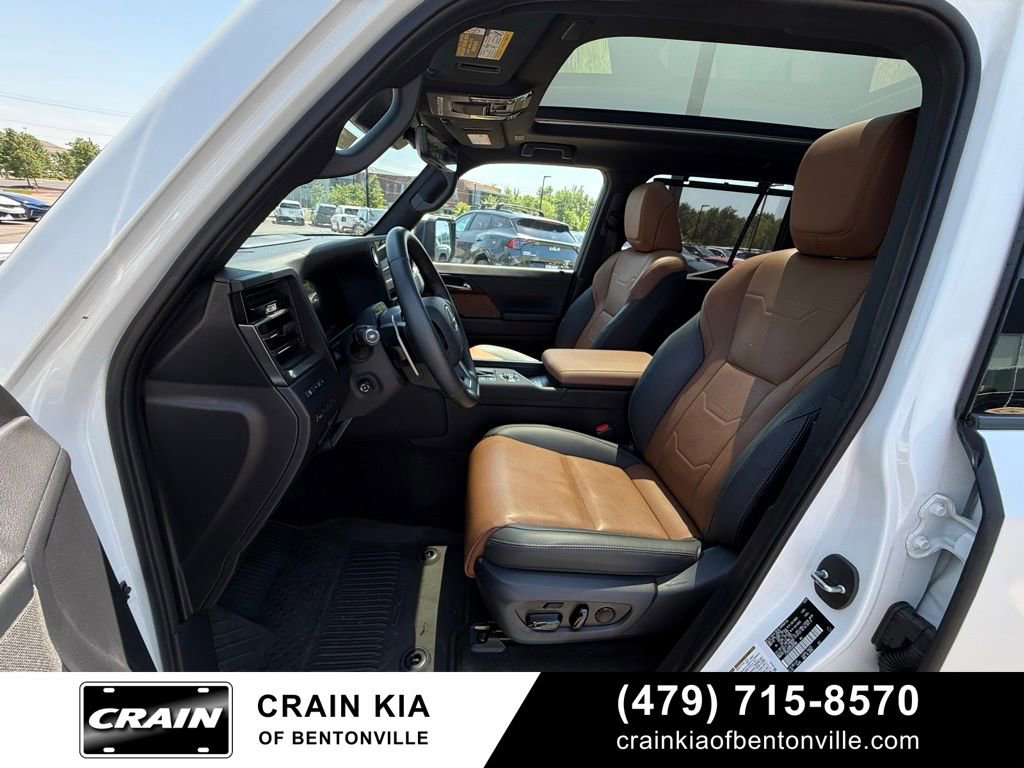 Used 2025 Lexus GX 550 w/ Accessory Package (2T) AWD/4WD image 18