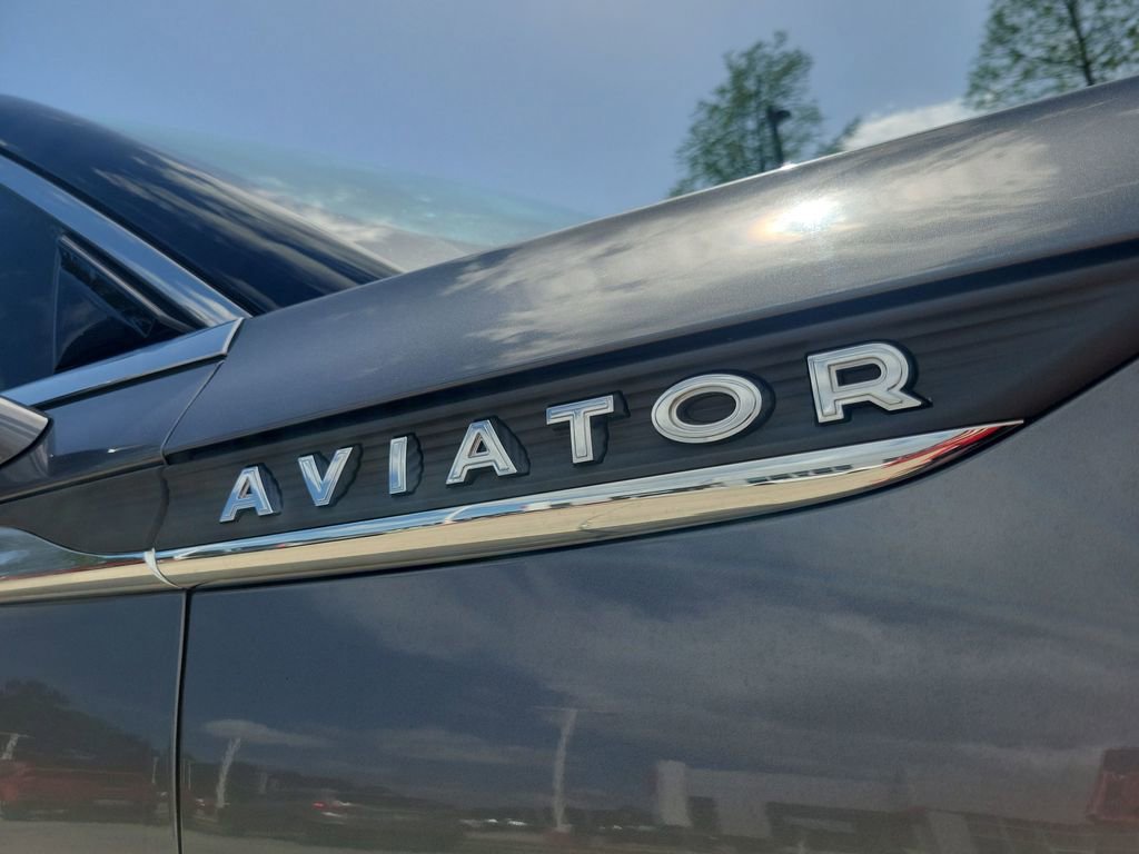 Used 2023 Lincoln Aviator Reserve w/ Equipment Group 201A image 11