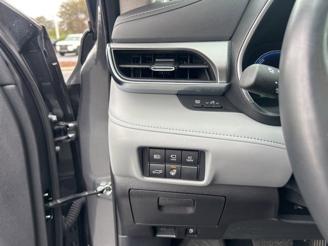 Used 2023 Toyota Highlander Platinum image 31