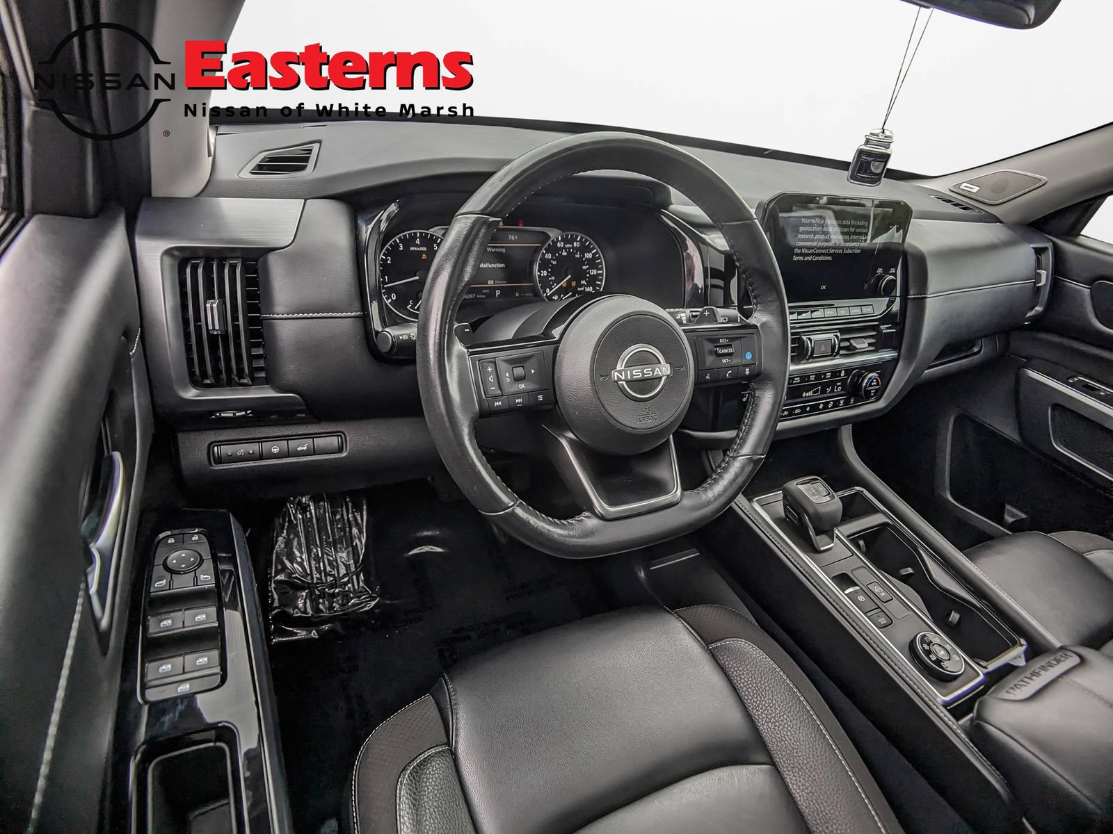 Used 2023 Nissan Pathfinder SL w/ SL Premium Package AWD/4WD image 10
