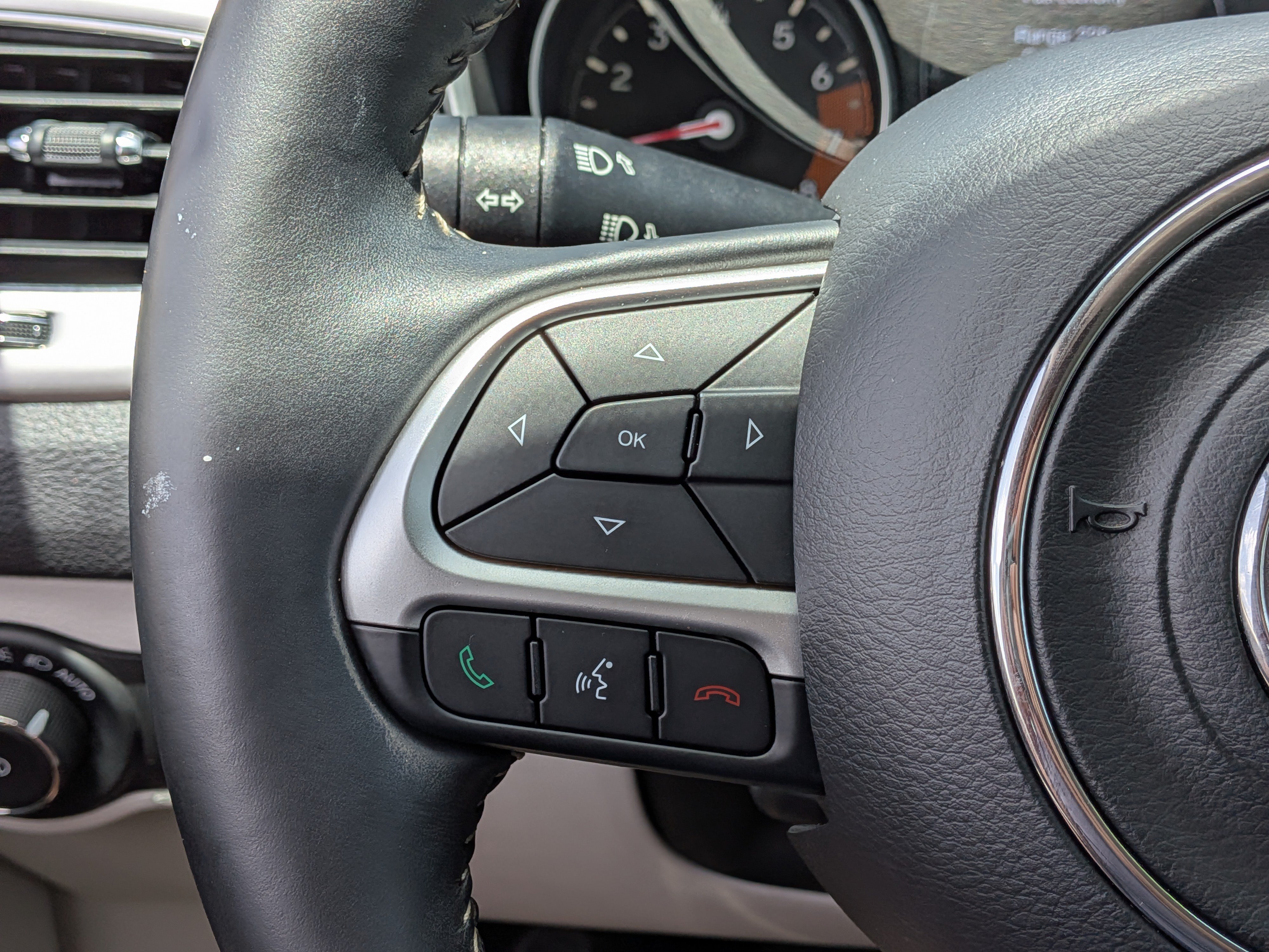 Used 2018 Jeep Compass Latitude FWD image 24
