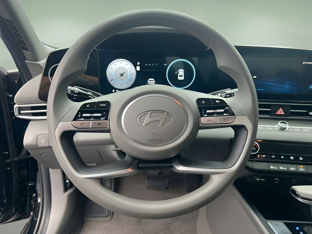 Used 2024 Hyundai Elantra SEL FWD image 18