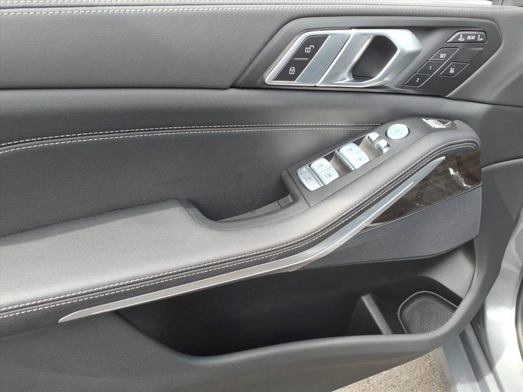 Used 2023 BMW X7 xDrive40i w/ Parking Assistance Package image 25