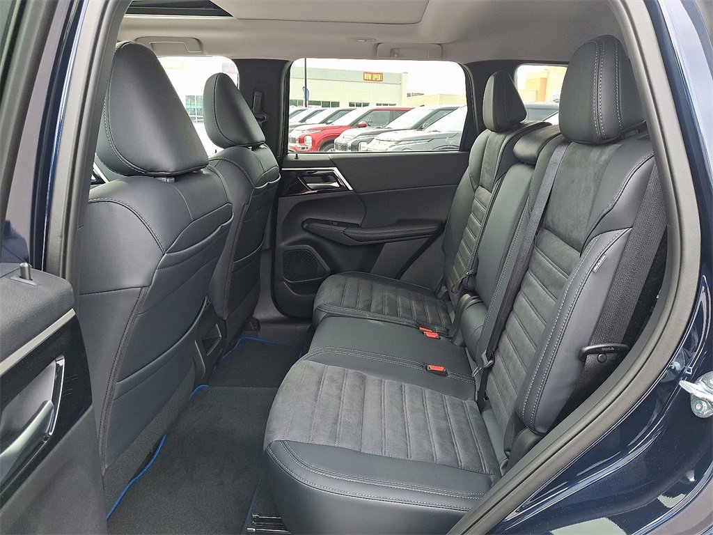 New 2025 Mitsubishi Outlander SE image 5