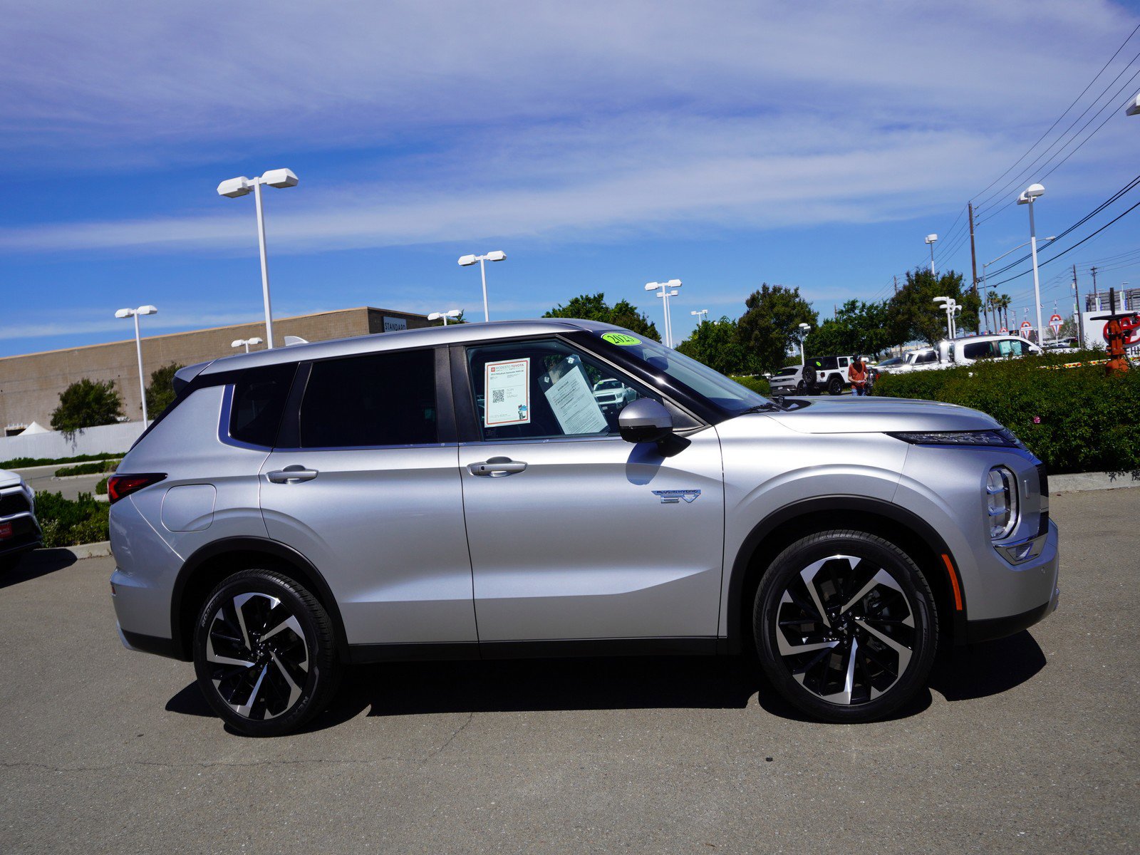 Used 2023 Mitsubishi Outlander SE image 4