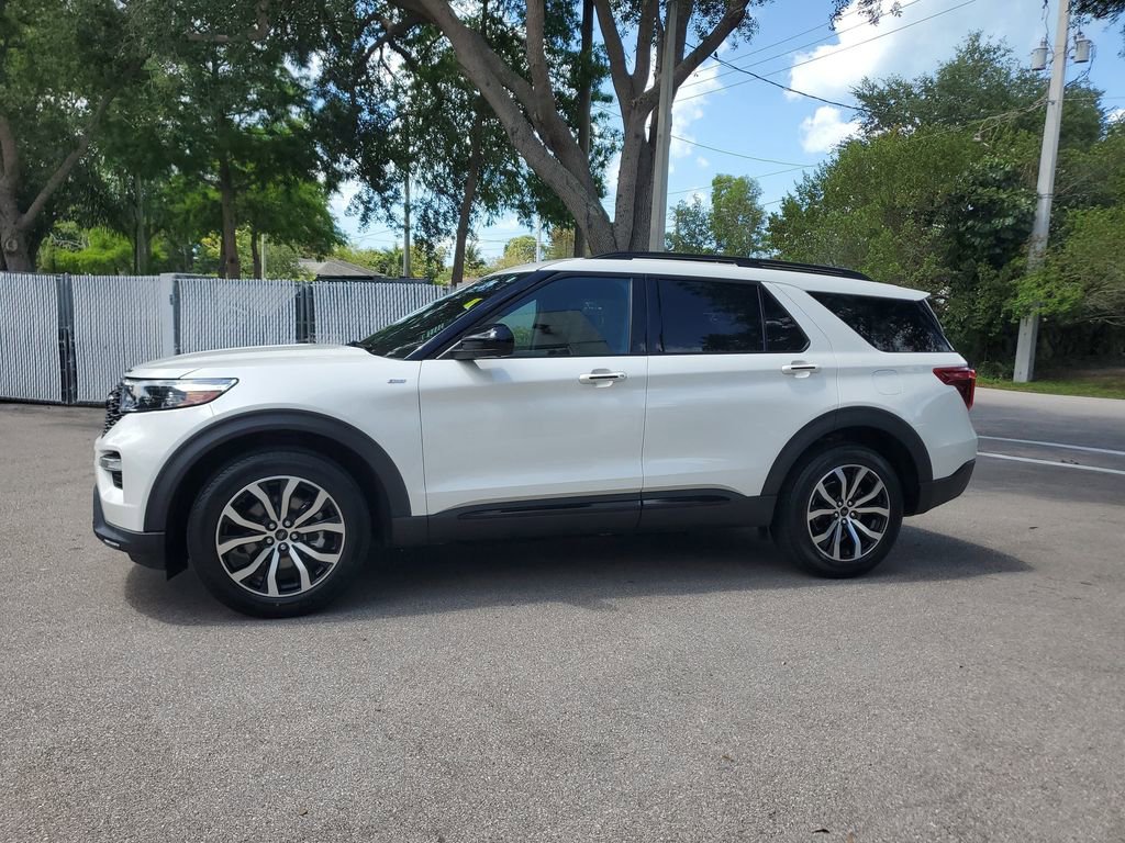 Used 2022 Ford Explorer ST-Line w/ Class IV Trailer Tow Package image 2