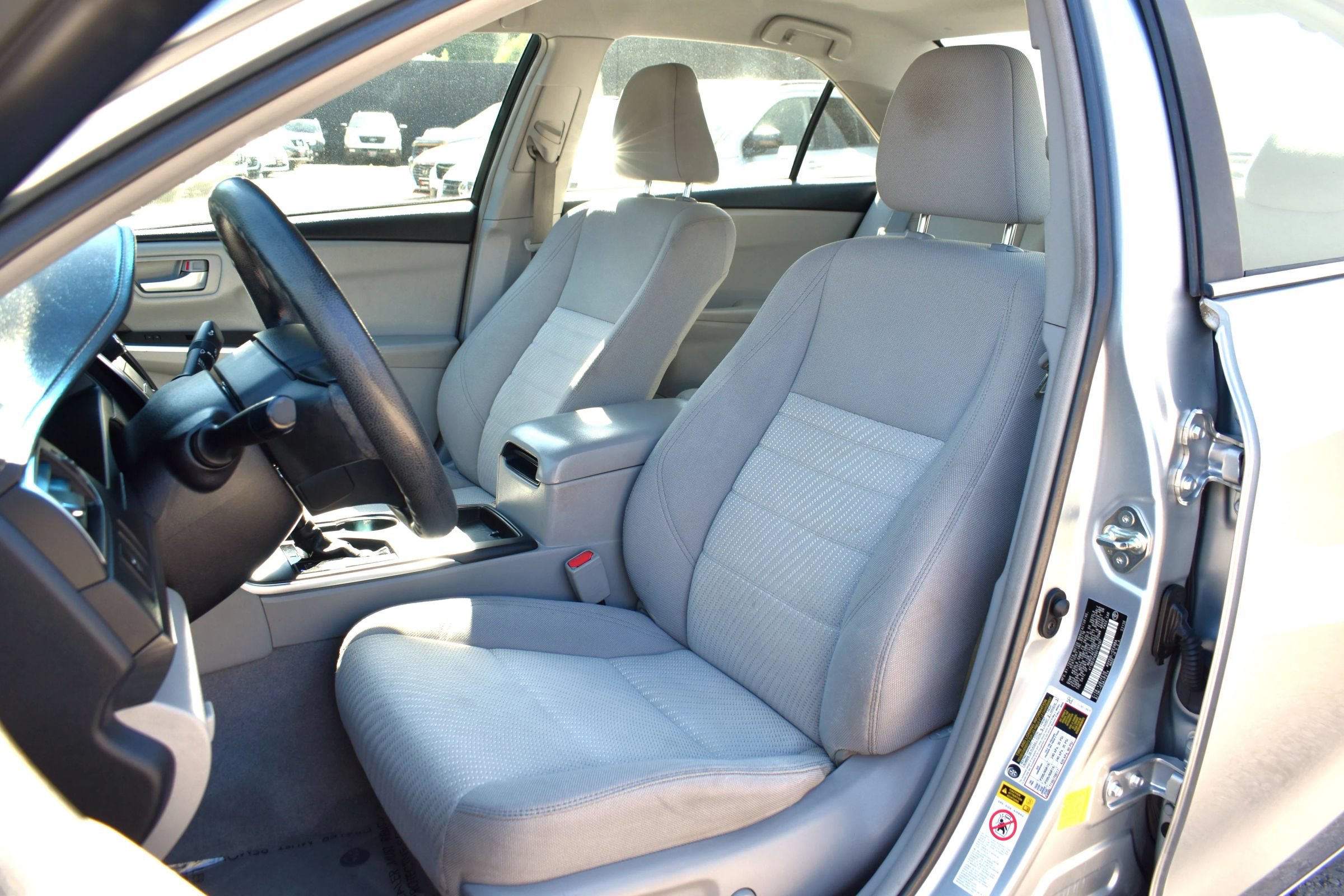 Used 2016 Toyota Camry LE FWD image 11