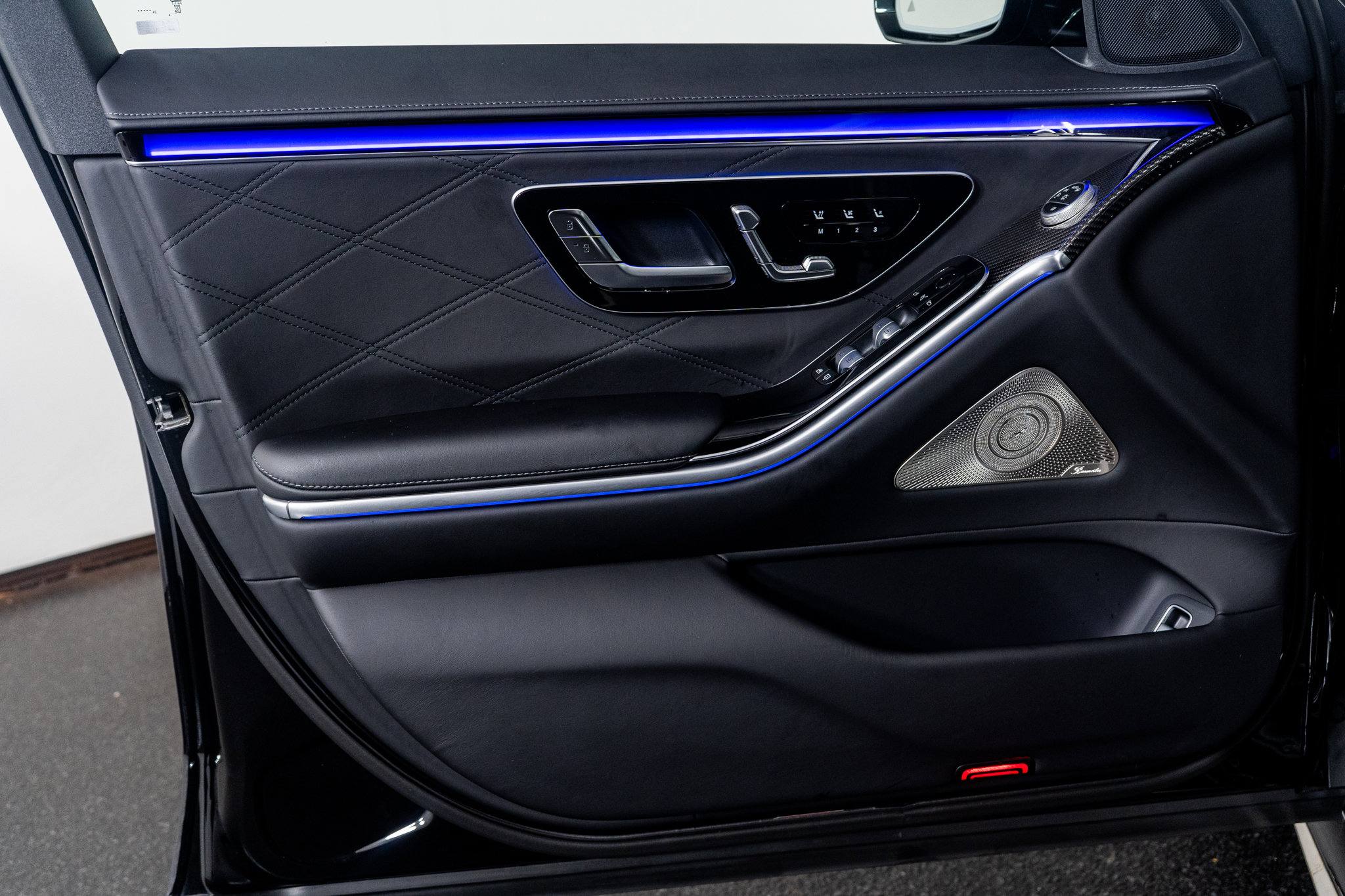 Used 2025 Mercedes-Benz S 63 AMG S w/ AMG Night Package image 57