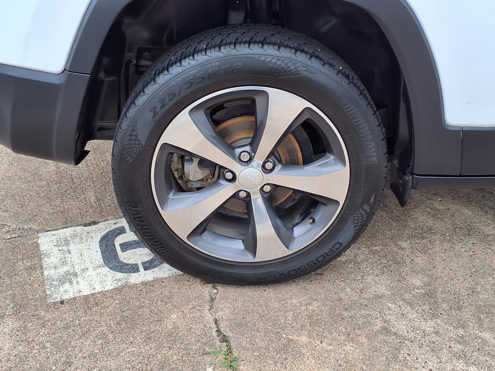 Used 2019 Jeep Cherokee Limited FWD image 29