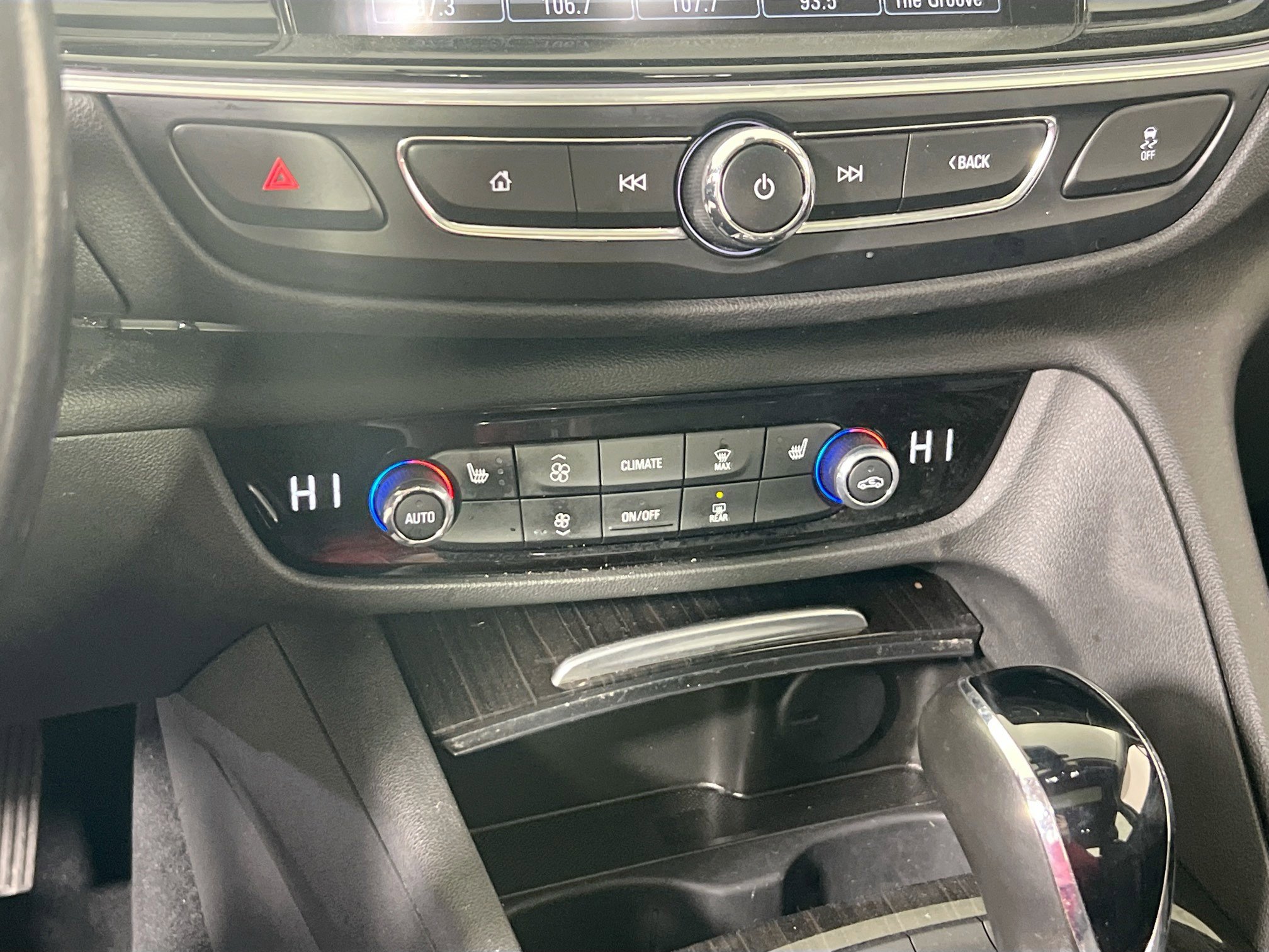 Used 2018 Buick Regal Essence w/ Driver Confidence Package #1 image 16