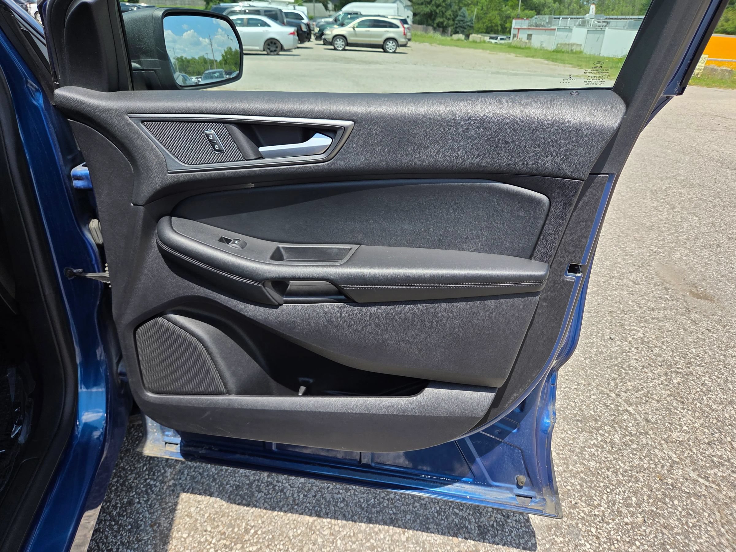 Used 2020 Ford Edge SE FWD image 25