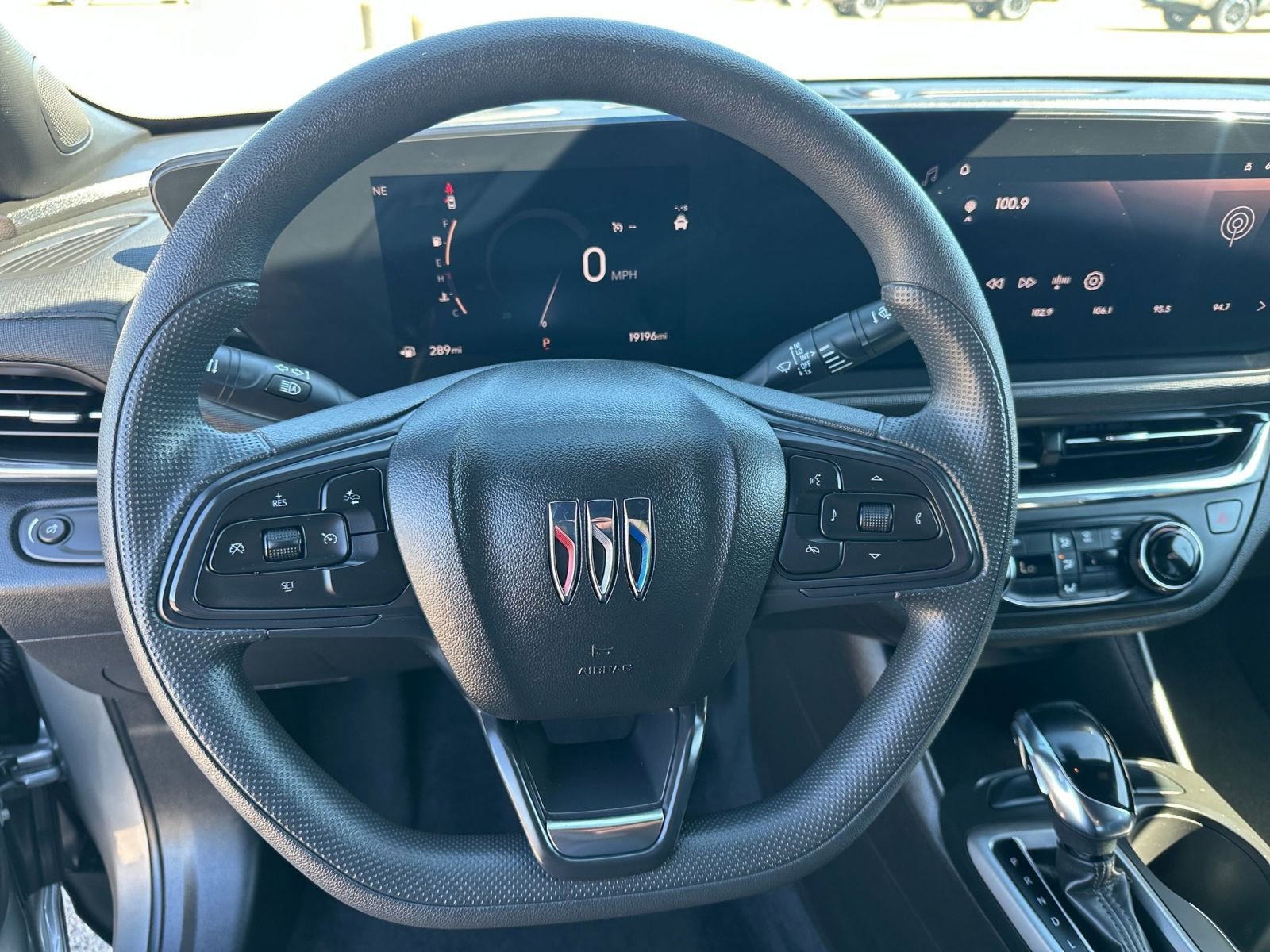 Used 2025 Buick Envista Preferred image 28