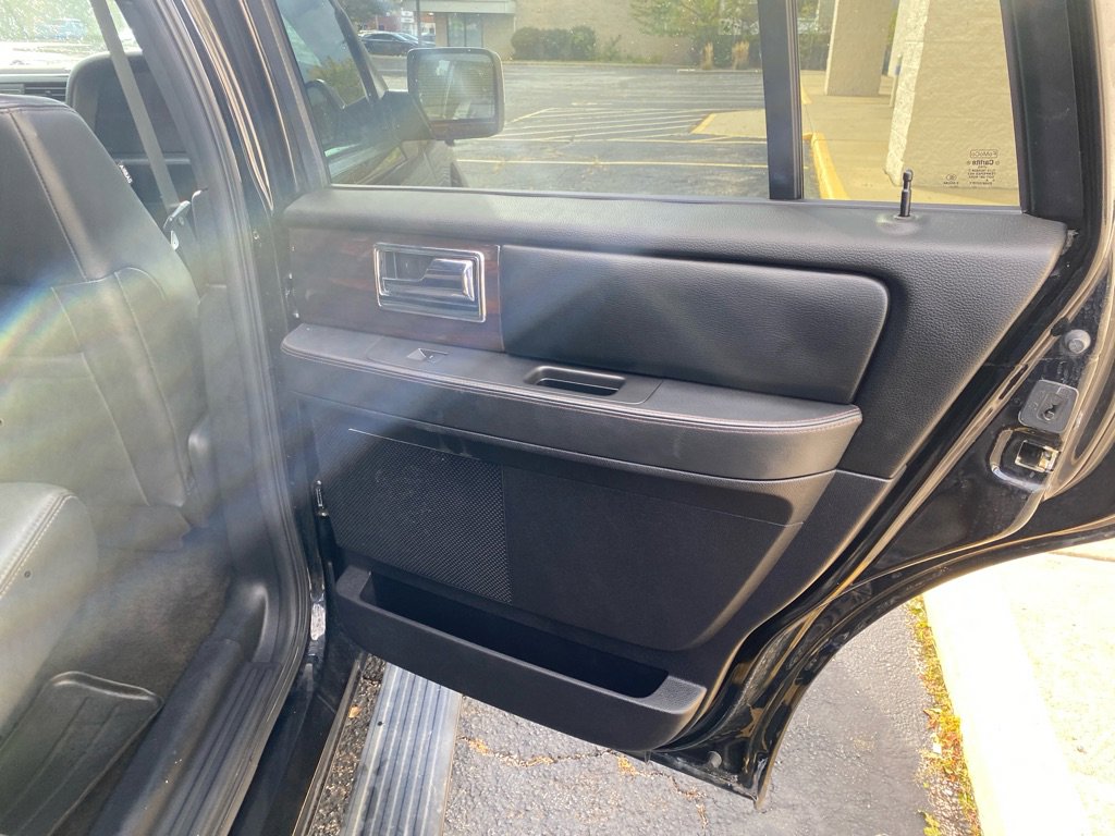 Used 2016 Lincoln Navigator Reserve image 28