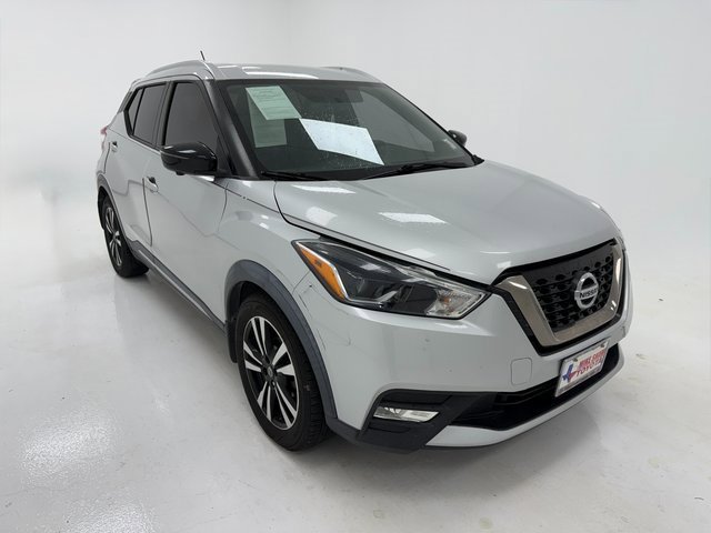 Used 2018 Nissan Kicks SR image 2
