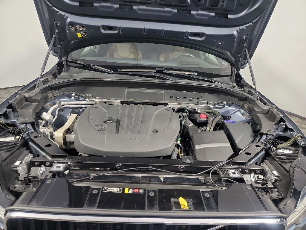 Used 2022 Volvo XC60 B5 Momentum w/ Advanced Package image 15
