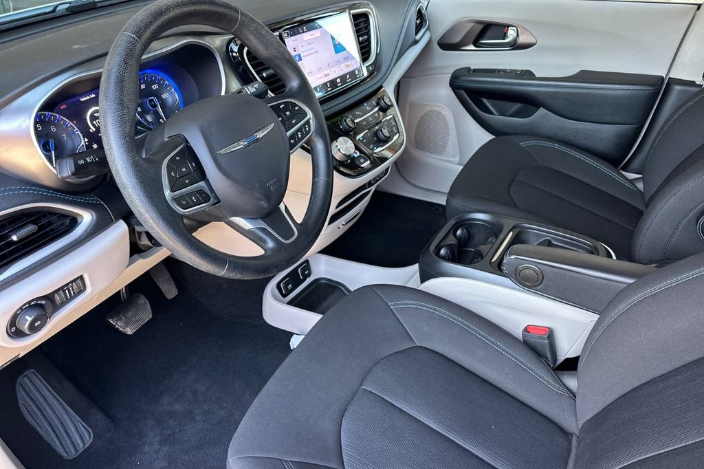 Used 2021 Chrysler Pacifica Touring FWD image 10