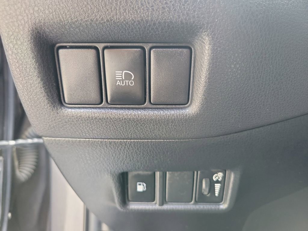 Used 2021 Toyota C-HR LE image 18