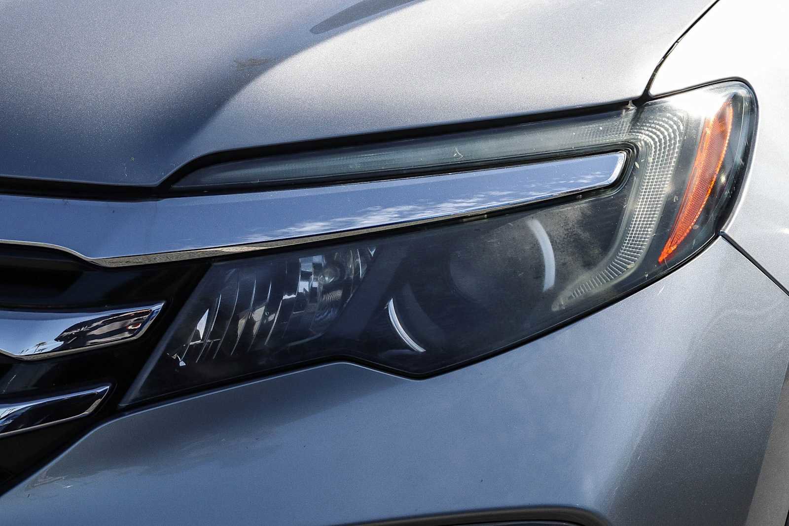 Used 2017 Honda Pilot Touring image 2