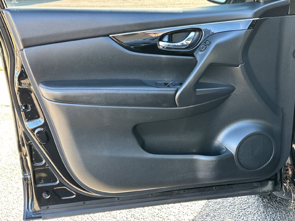 Used 2017 Nissan Rogue Sport SL AWD/4WD image 13
