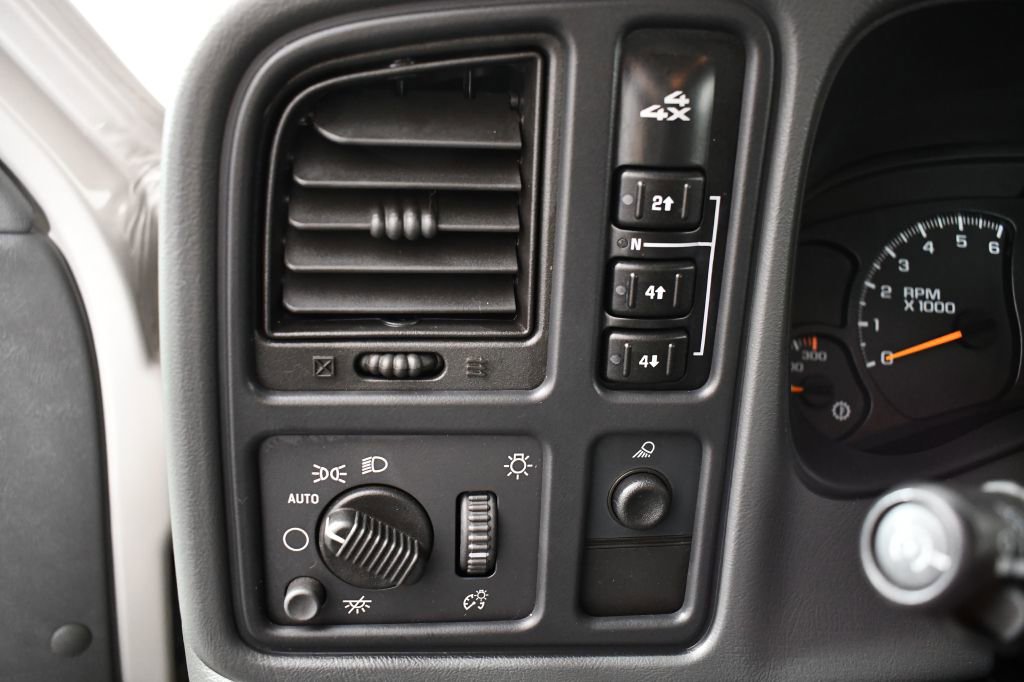 Used 2004 Chevrolet Silverado 2500 LS image 20