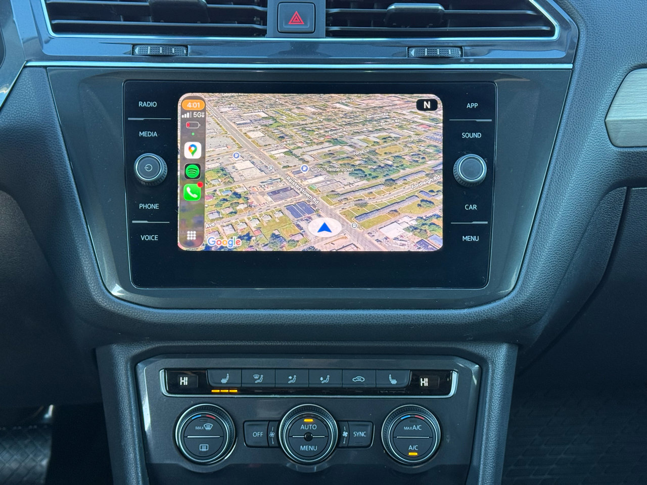 Used 2020 Volkswagen Tiguan SE w/ Panoramic Sunroof Package image 10