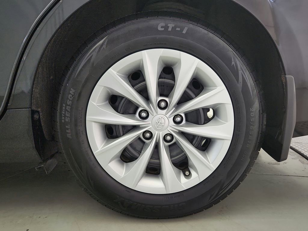 Used 2017 Toyota Camry LE image 36