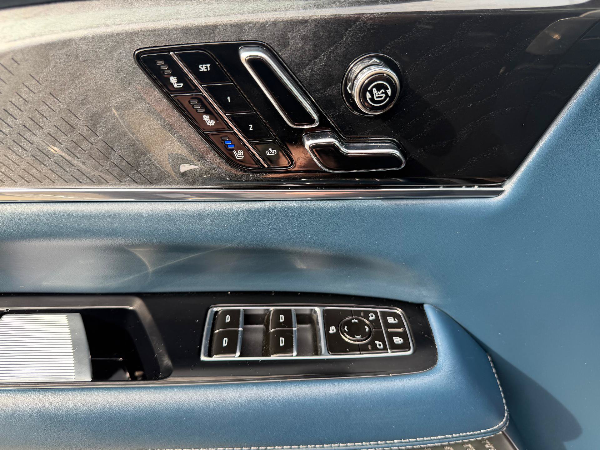 Certified 2025 Cadillac Escalade IQ Luxury 2 w/ LPO, Premium Carpet Package AWD/4WD image 36