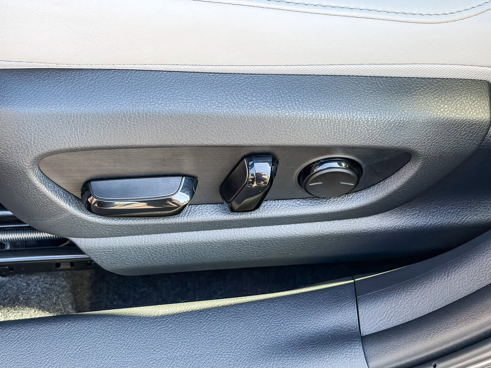 New 2026 Lexus UX 300h FWD image 23