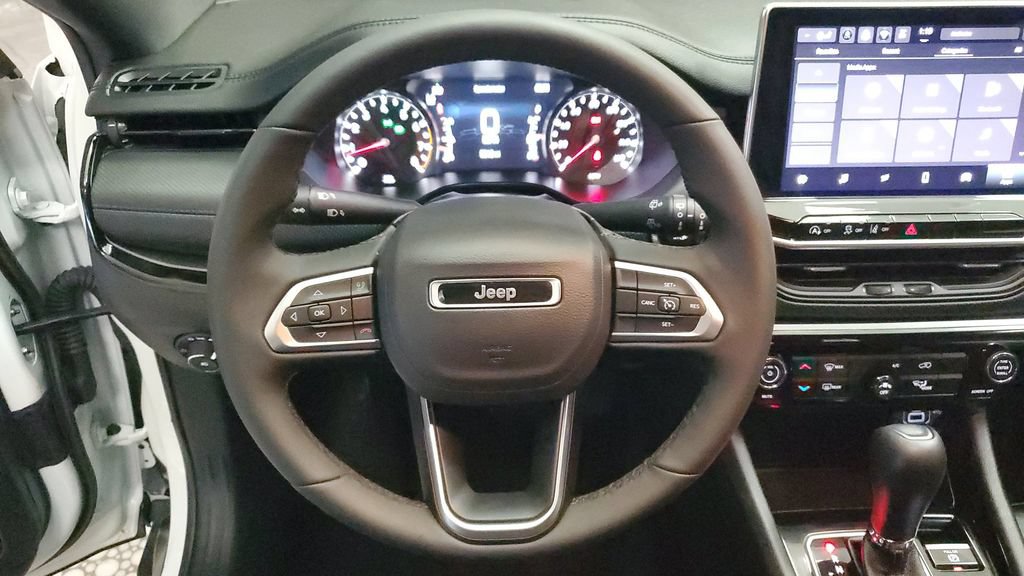 Used 2026 Jeep Compass Latitude AWD/4WD image 27