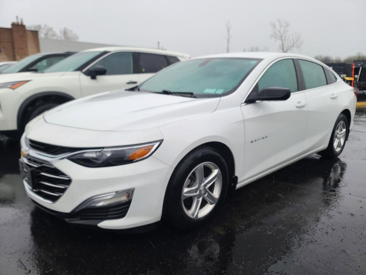 Used 2022 Chevrolet Malibu LS image 3