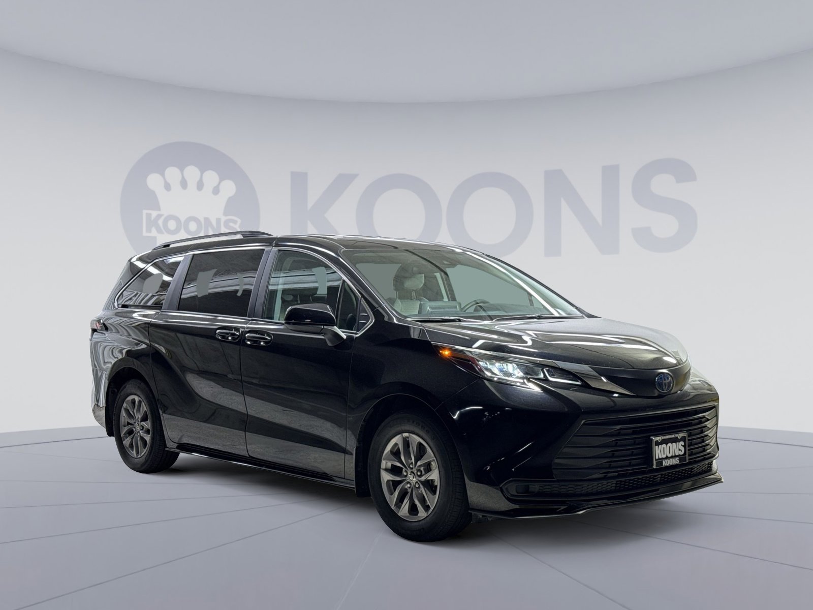 Used 2023 Toyota Sienna LE FWD image 22