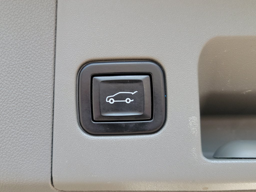 Used 2022 Cadillac XT5 Premium Luxury w/ LPO, Floor Liner Package FWD image 39
