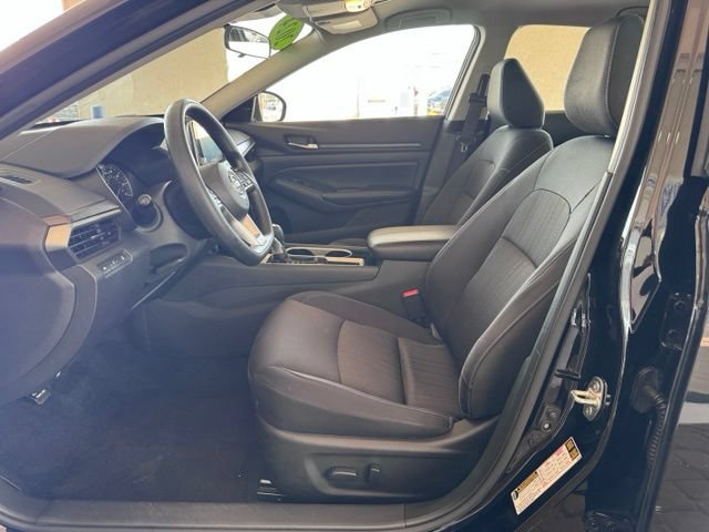 Used 2024 Nissan Altima 2.5 SV FWD image 9