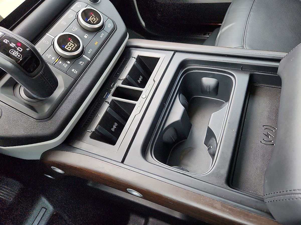 Used 2023 Land Rover Defender 130 First Edition image 12